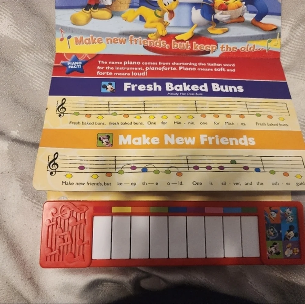Mickey Disney Junior Interactive Piano Sings Book. Learn to play!Great condition